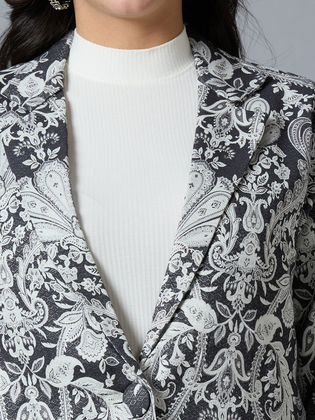 Black White Paisley Designed Brocade Metallic Long Blazer