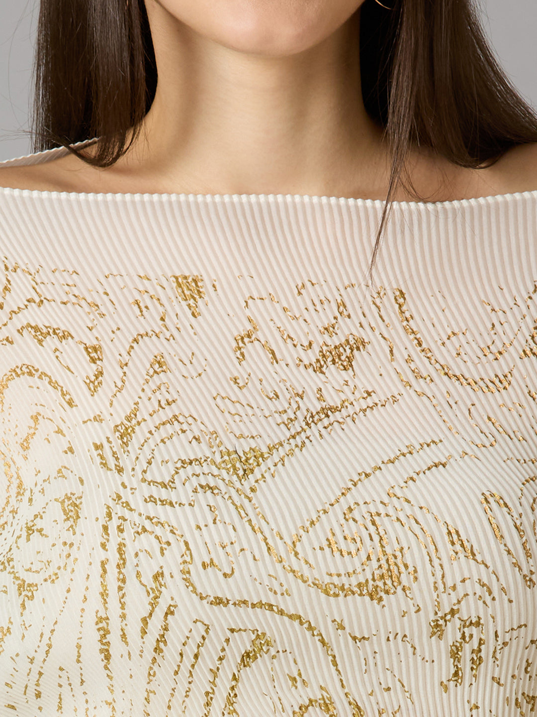 White Paisley Designed Off Shoulder Brocade Pleated Poncho