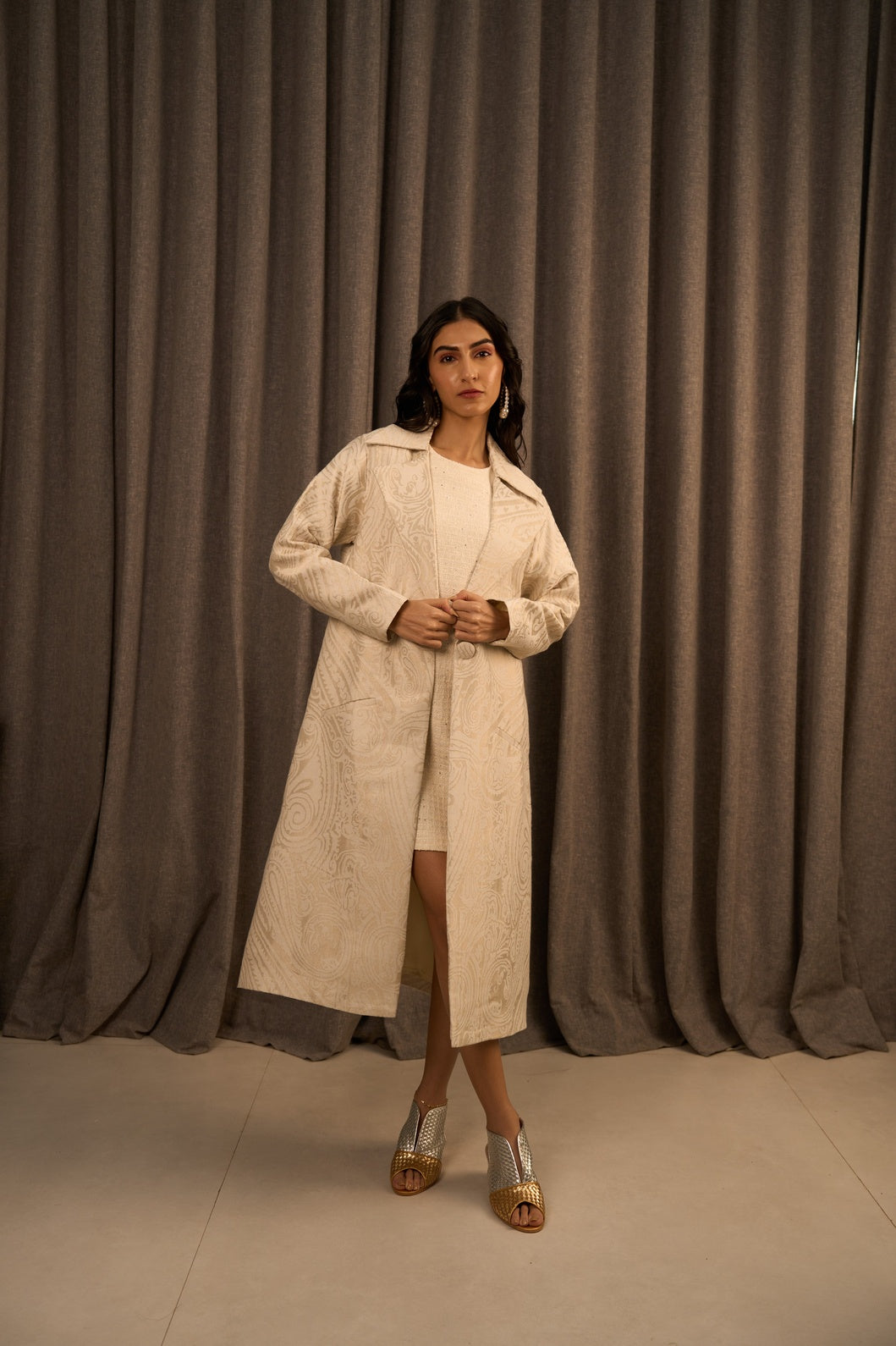 Off-White Paisley Designed Brocade Metallic Long Blazer