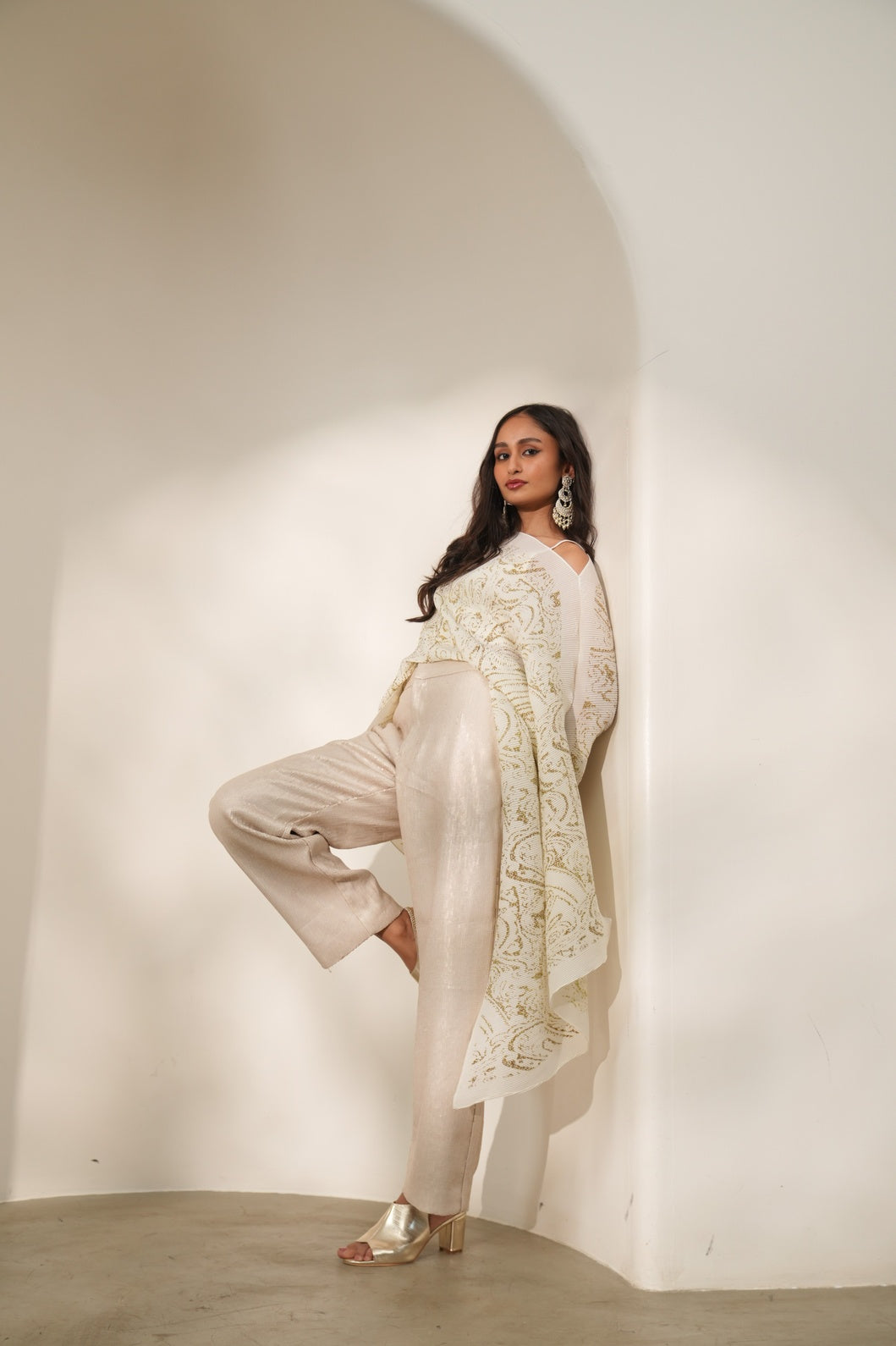 Brocade Paisley Design White Pleated Poncho