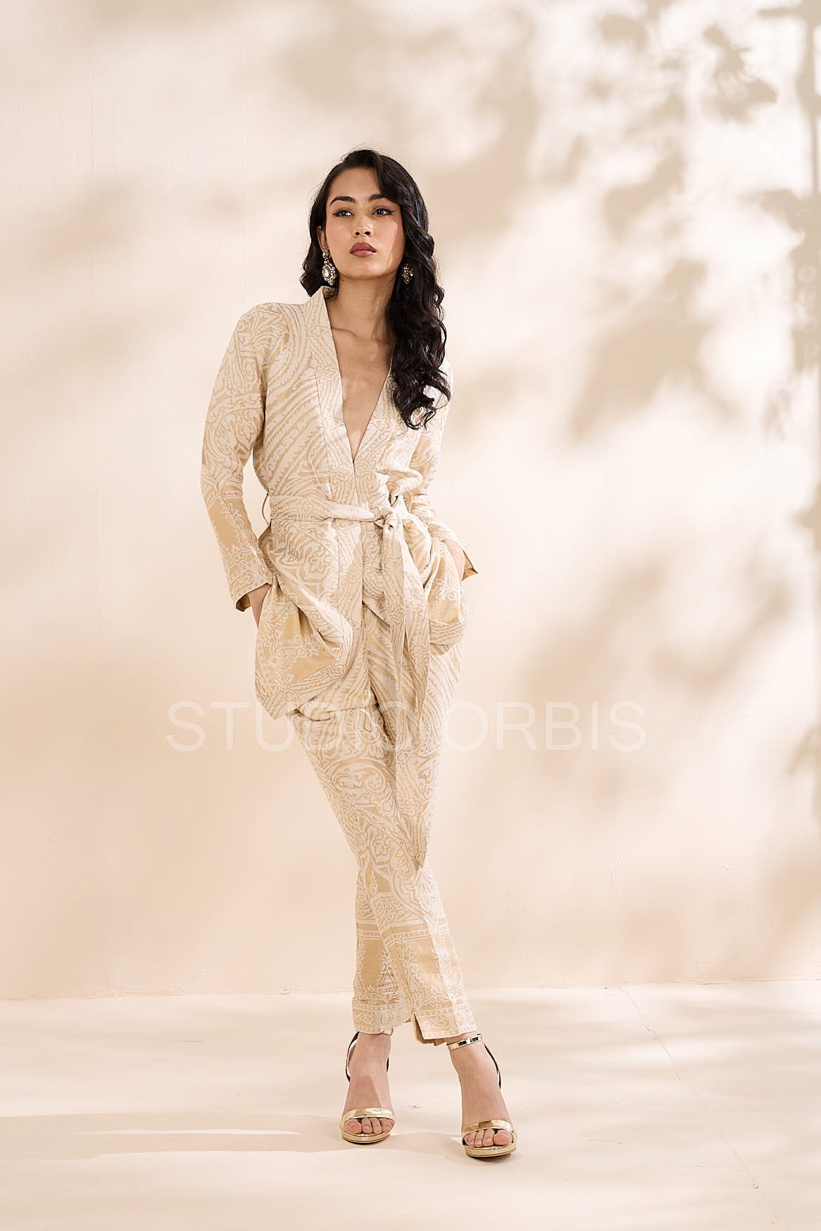White Paisley Design Brocade Kimono